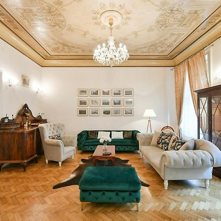Stunning Charles Bridge Apartment Prag Exterior foto