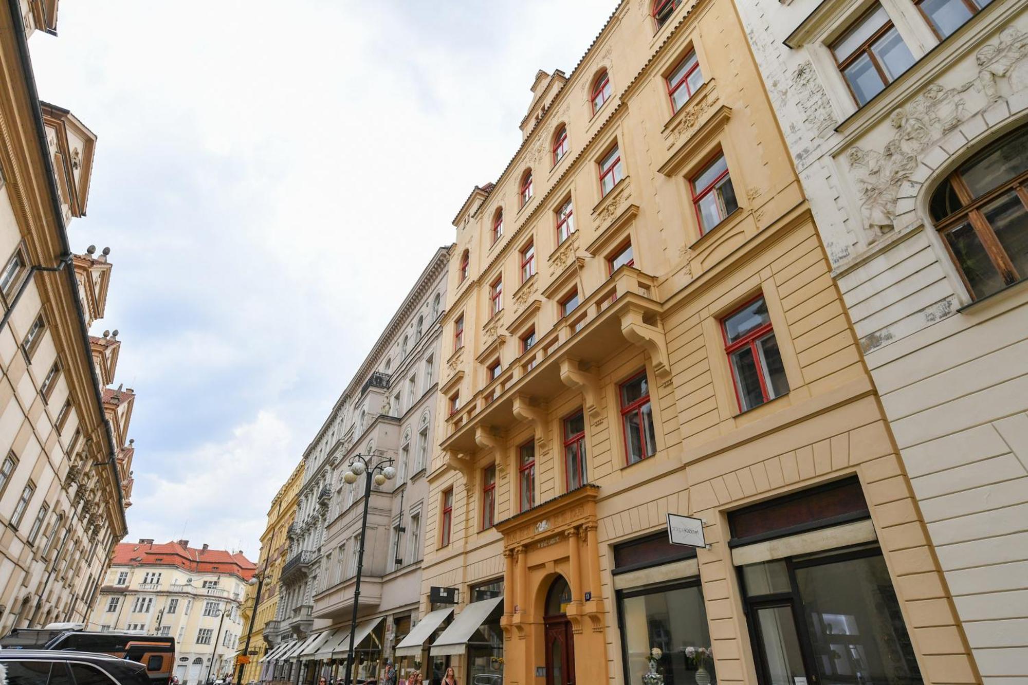 Stunning Charles Bridge Apartment Prag Exterior foto