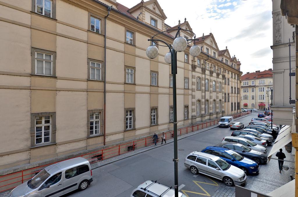 Stunning Charles Bridge Apartment Prag Exterior foto